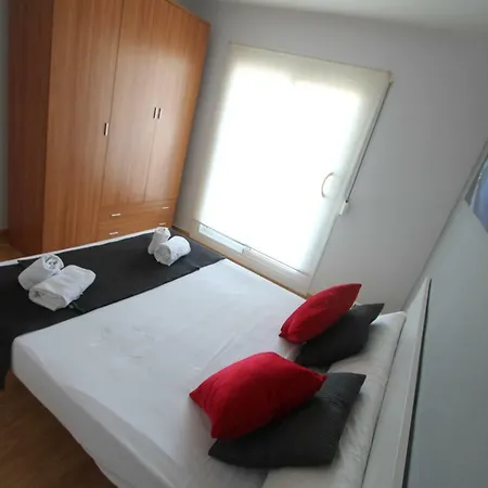 Click&booking Apartamento Ilerda Apartment *